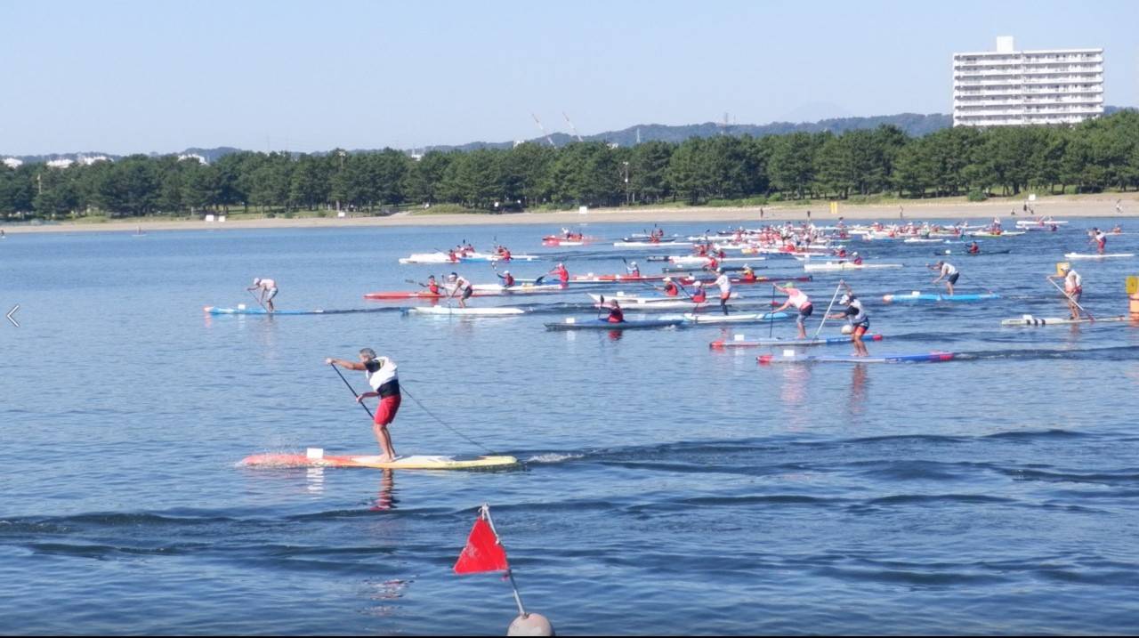 秋晴れの青い空と海の下で「第５回金沢八景シーカヤックレース・カヌーオーシャンレース」|｜ブログ|海の公園公式サイト｜公益財団法人 横浜市緑の協会