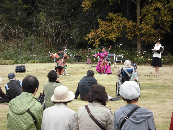 「もみじ祭り開催 演奏会模様」の写真